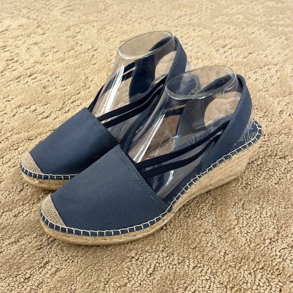 Vidoretta Espadrilles brand new. Steel gray. Size 40